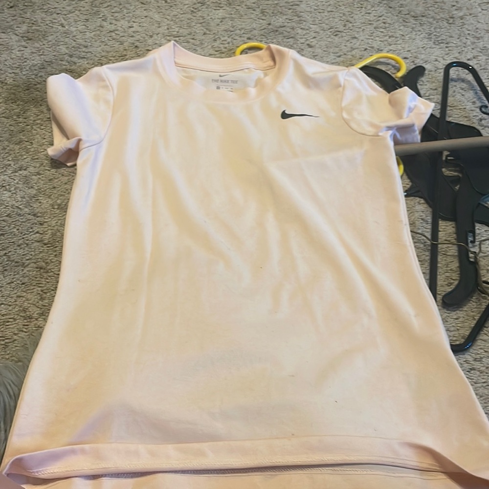 womens nike tee baby pink